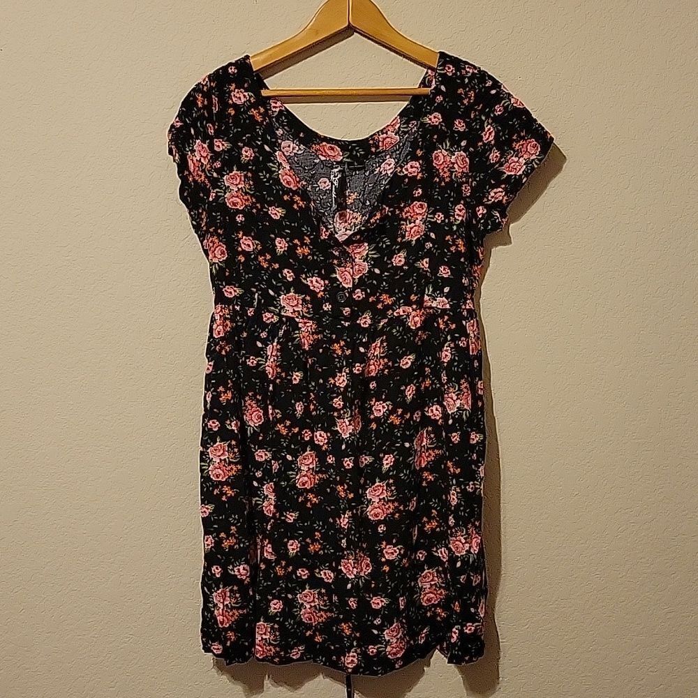 Feathers 🍹 summer floral dress! Pink, green on a black background. Size L